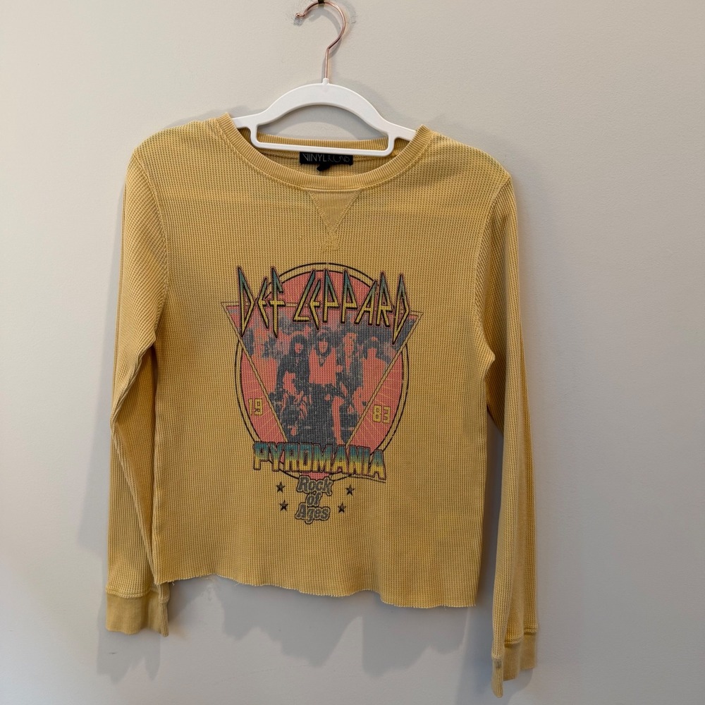 Large Vinyl Icons Def Leppard Pyromania Rock of Ages Thermal Top Yellow Womens
